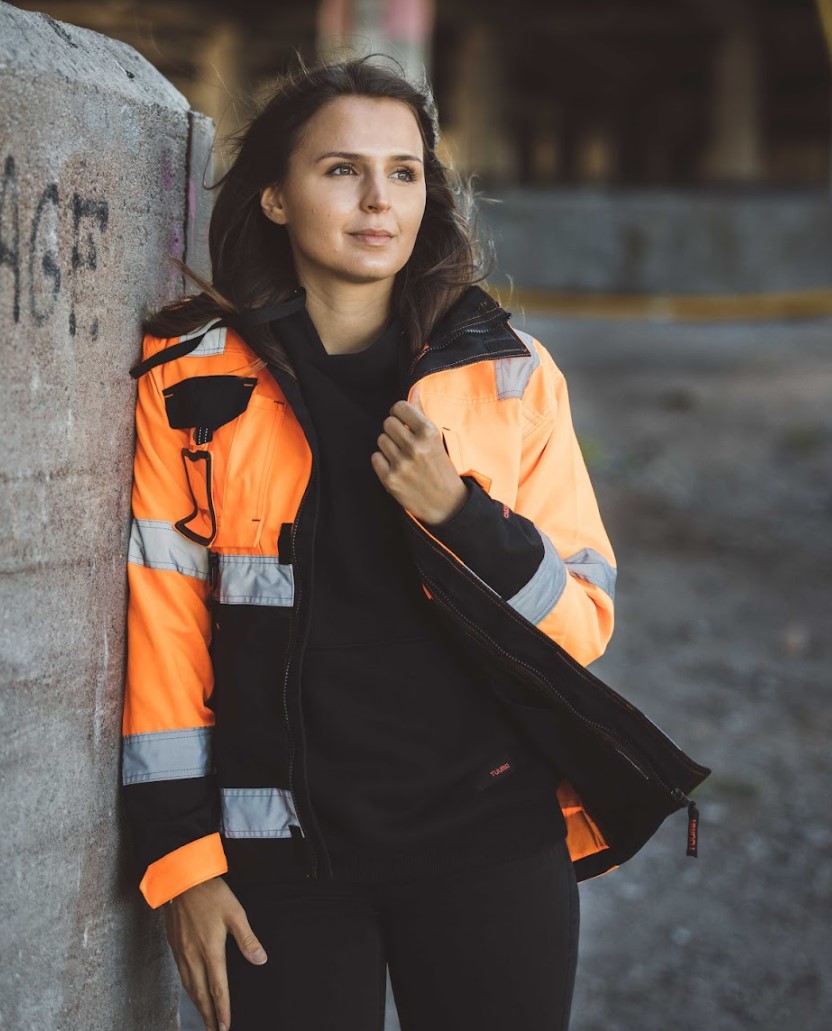 naisten-huomiotyovaatteet